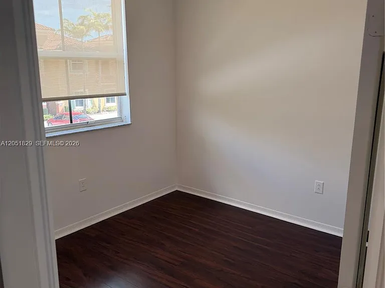 906 SW 143rd Ave — Photo 10