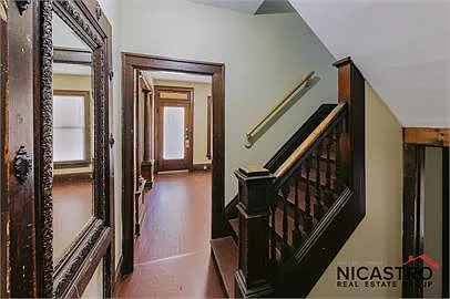 8 bed, 2.5 bath, 2062 sqft, $8,643 — Photo 3
