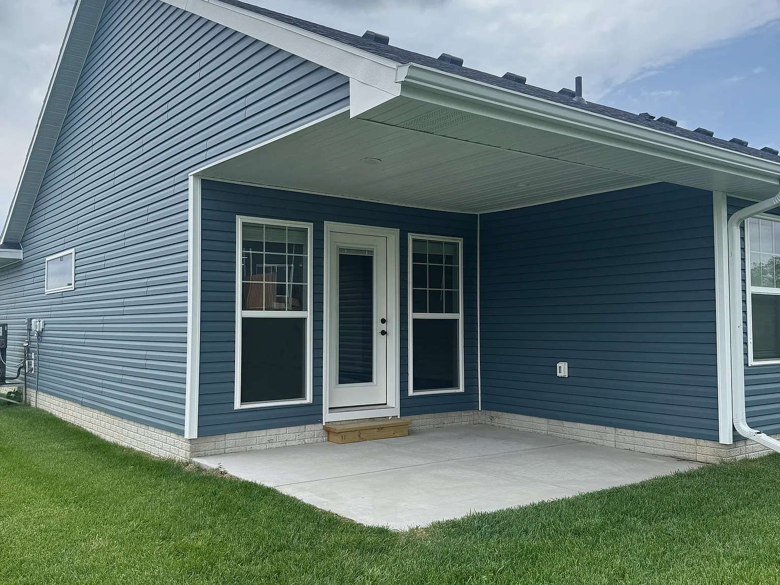 2 bed, 1280 sqft, $2,000 — Photo 2