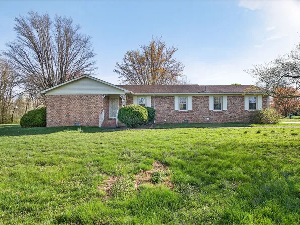 206 S Arrowhead Dr, McMinnville, TN 37110