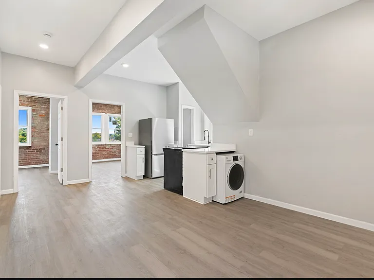 928 Morningside Ave — Photo 3