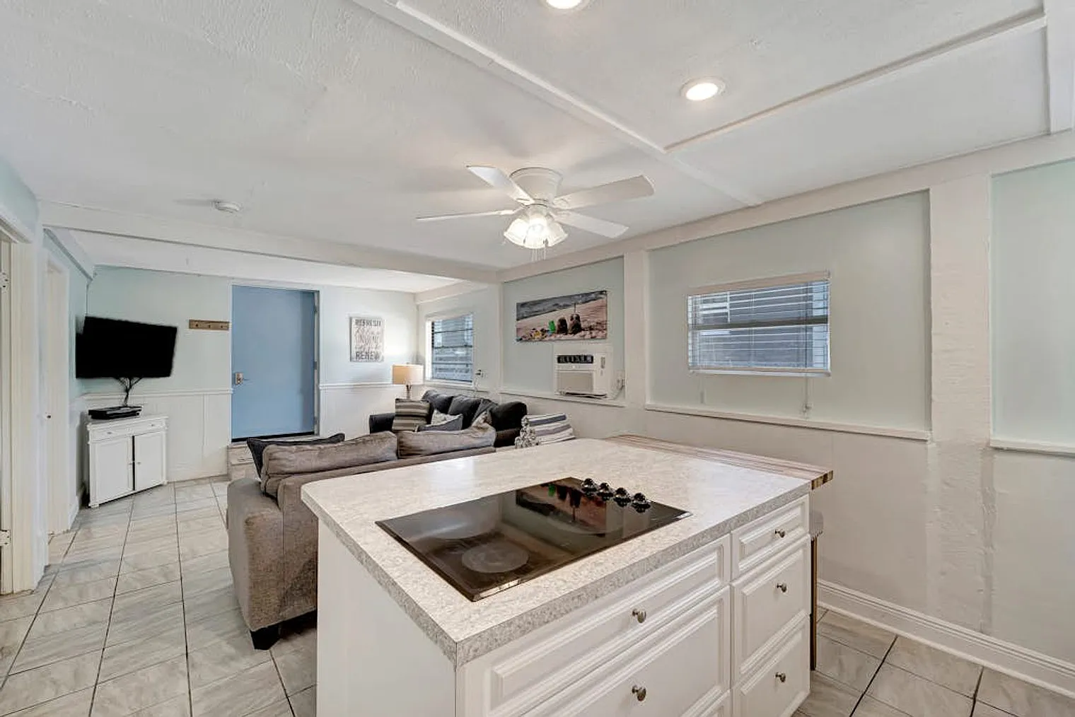 2 bed, 1.0 bath, 2314 sqft, $2,586 — Photo 4