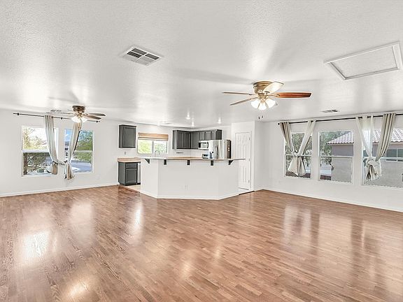 3rd image of 8753 Dodds Canyon St