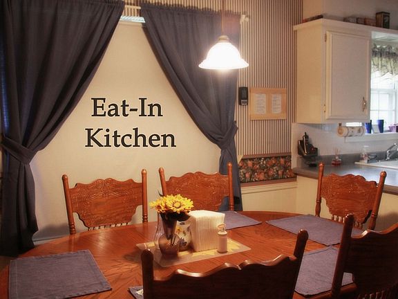 Eat-in kitchen