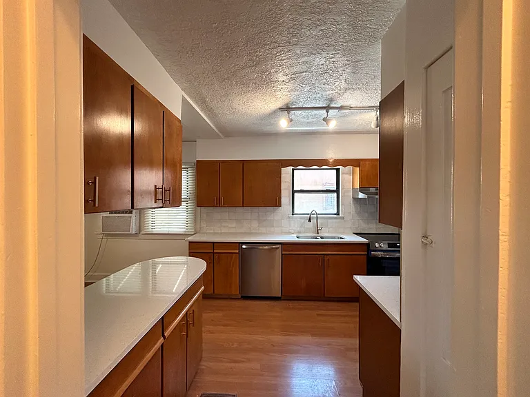 201 Bryn Mawr Dr SE — Photo 15