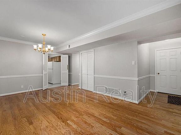 5th image of 250 S Brentwood Blvd APT 2C