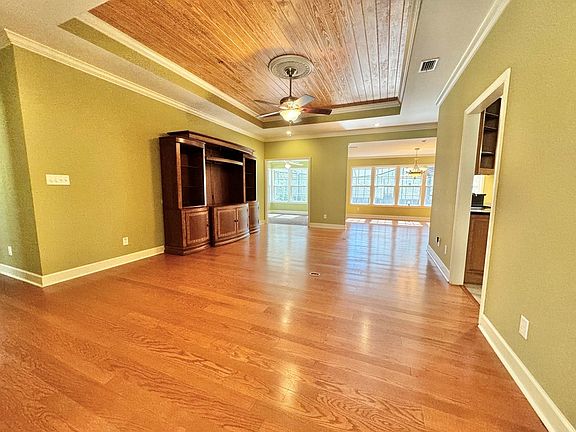 4th image of 446 Parkview Cir