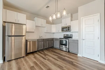 711 South Frio Street - 1302 — Photo 3