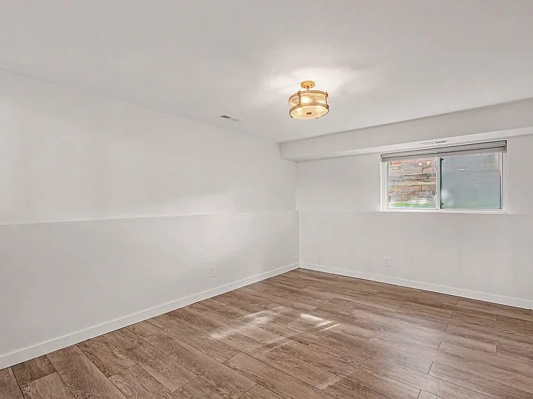 2029 Ambleside Dr — Photo 7