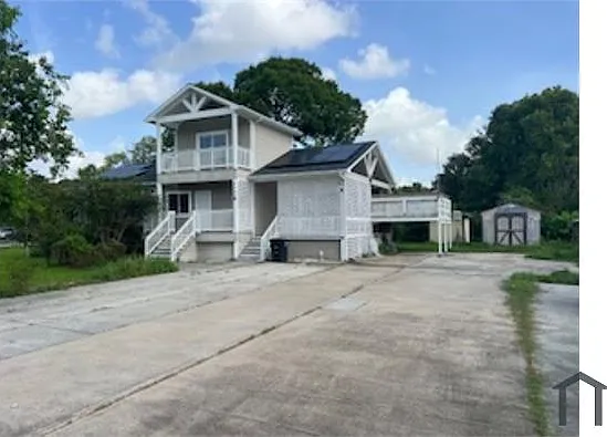 5821 Woodview Dr