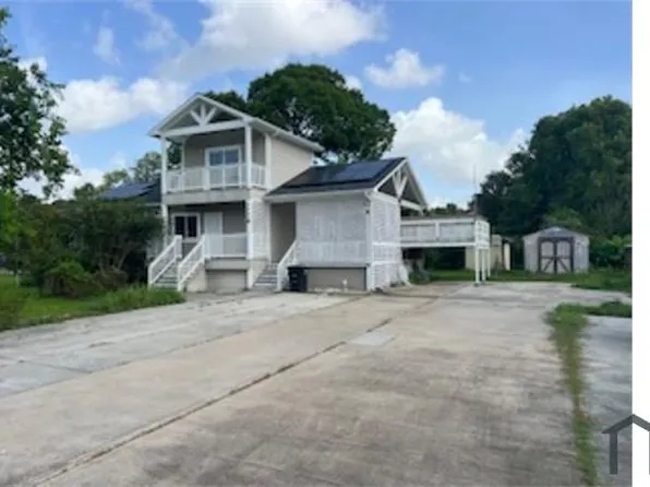 5821 Woodview Dr, Humble, TX 77396