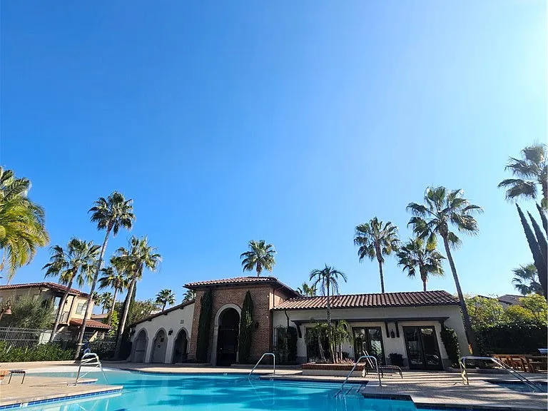667 S Melrose St — Photo 22