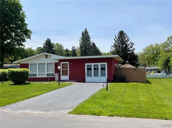 205 Farmington Dr, Camillus, NY 13031