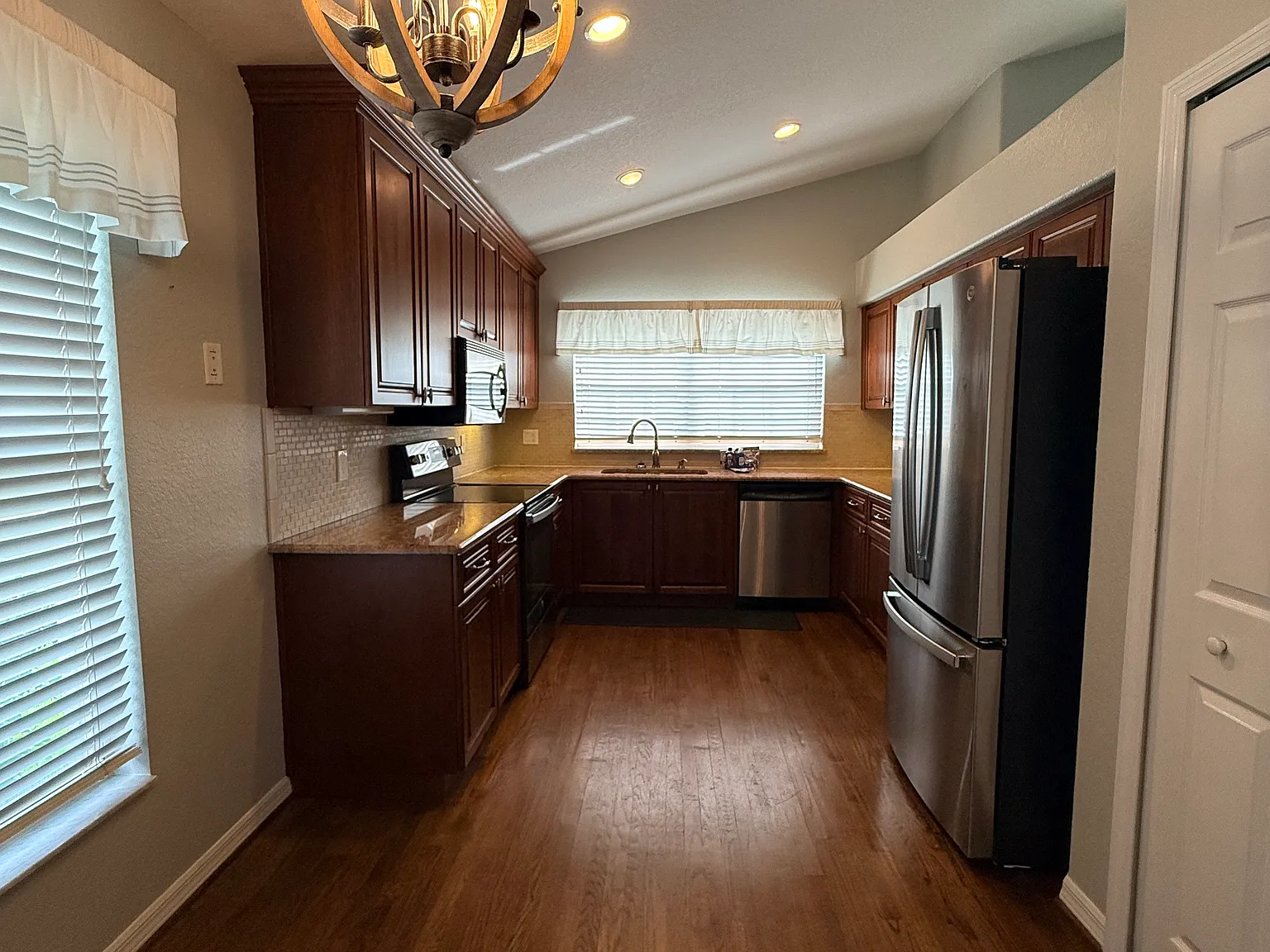 3 bed, 1700 sqft, $2,860 — Photo 3