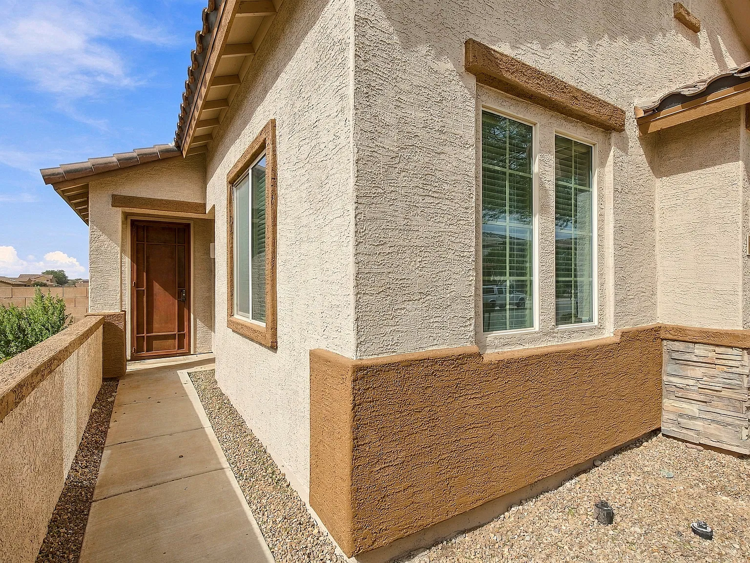 4 bed, 1800 sqft, $2,100 — Photo 2