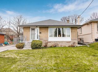 32 Deevale Rd, Toronto, ON M3M 1Z3
