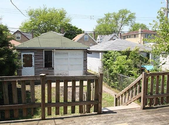 5th image of 2726 N Melvina Ave