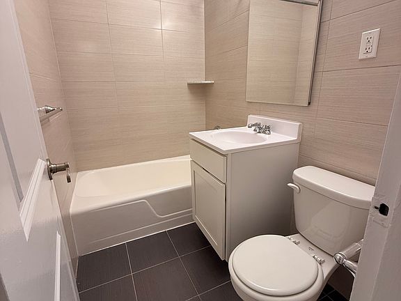 4th image of 405 Westminster Rd APT Re2