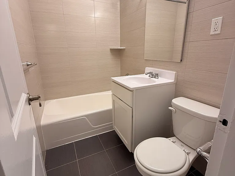 20-15 24th St #2A — Photo 4