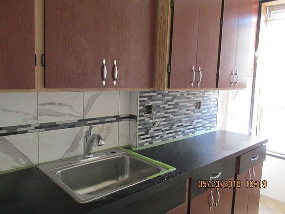 2nd image of 340 15th St #3
