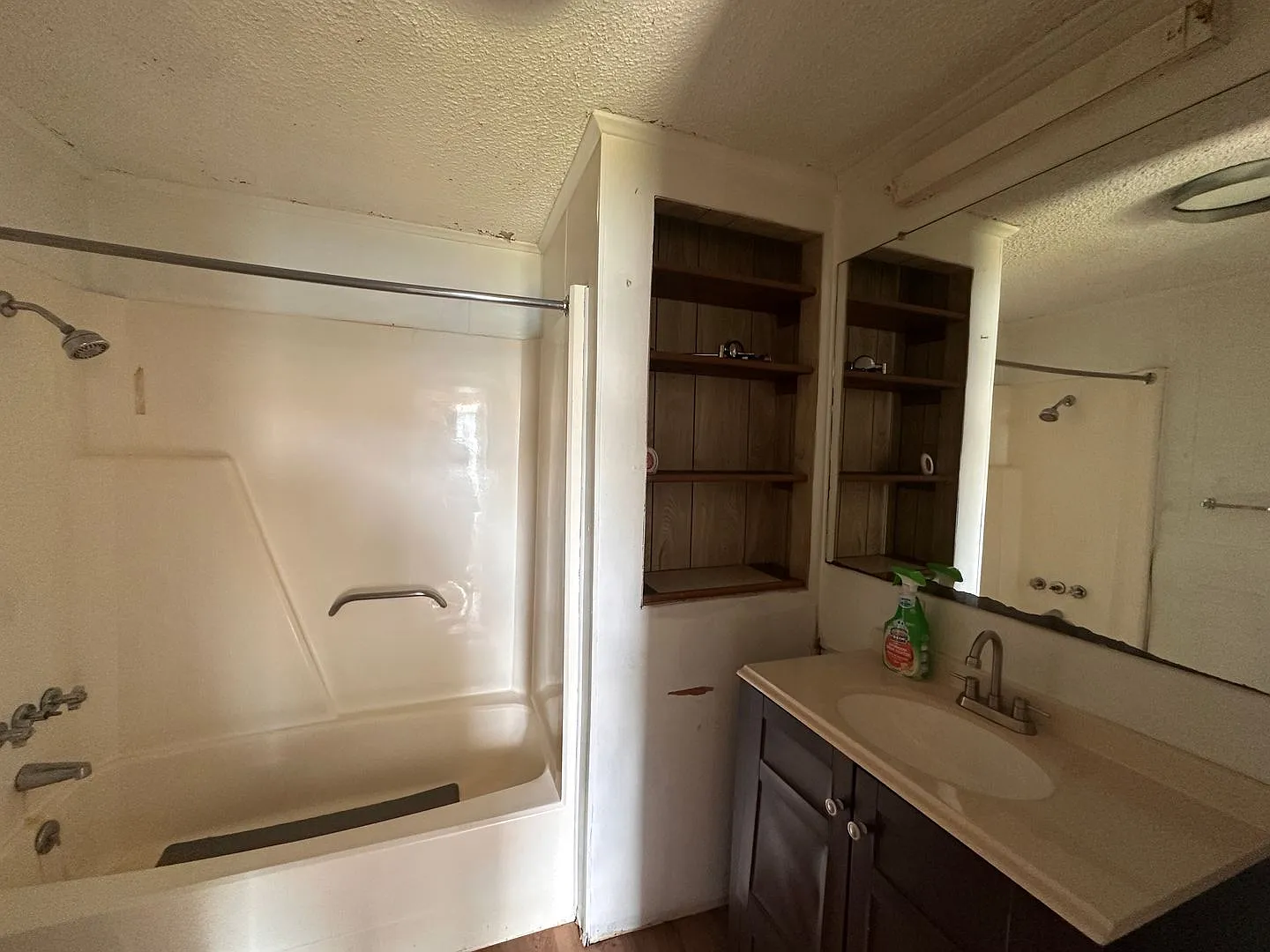 Updated 1 Bed 1 Bath Mobile Home — Photo 4