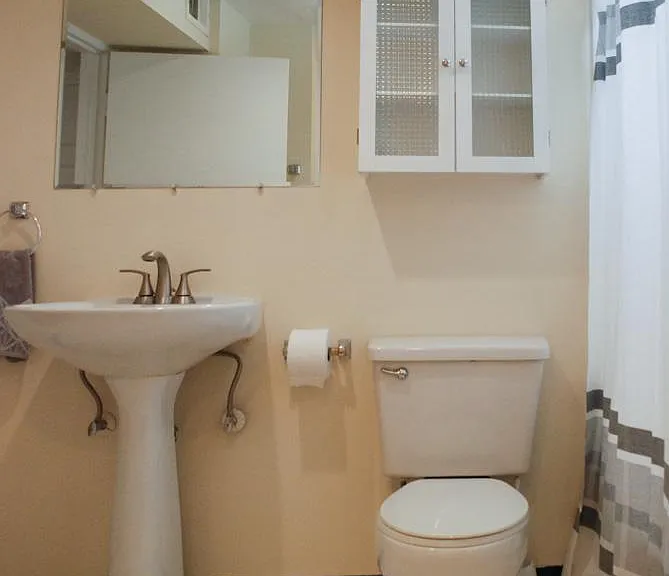 1346 W Fletcher St #1CH — Photo 11