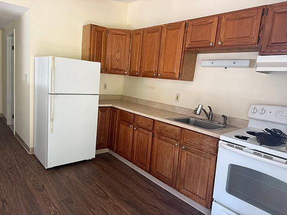 3rd image of 399 High St #3