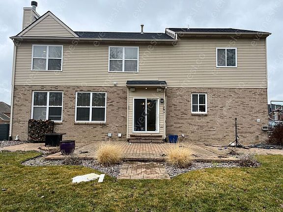 2nd image of 1181 Glass Lake Cir