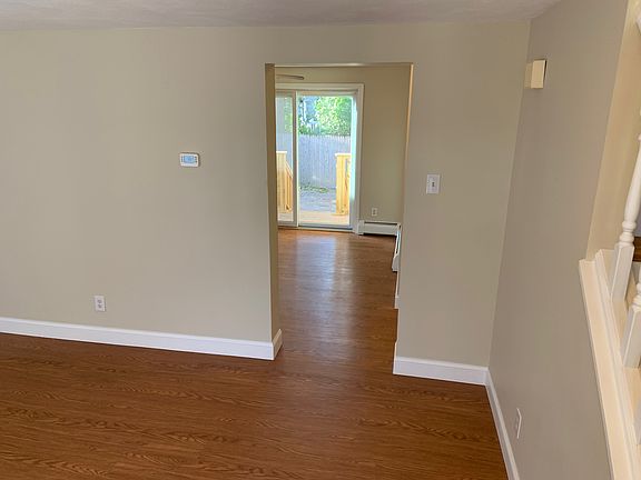 5th image of 32 Bowles Ct