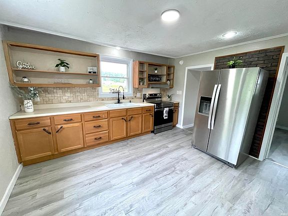 3rd image of 318 W 10th St
