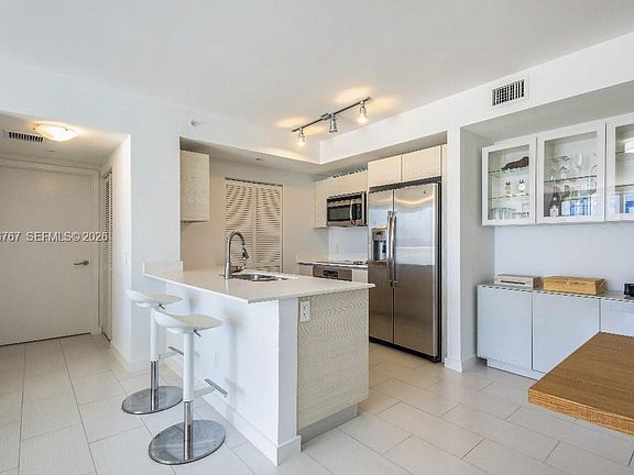 3rd image of 4250 Biscayne Blvd APT 816