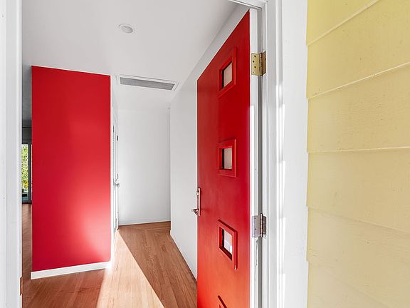 3rd image of 363 Springdale St