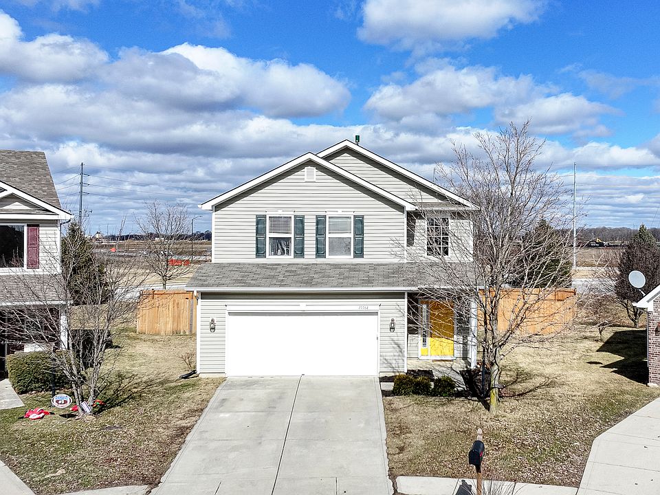 1st image of 15564 Old Pond Cir