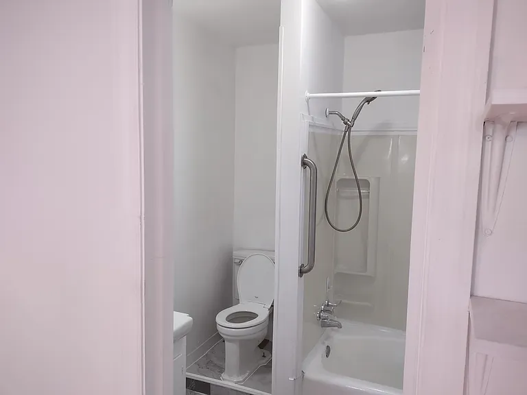 402 N Main St — Photo 5
