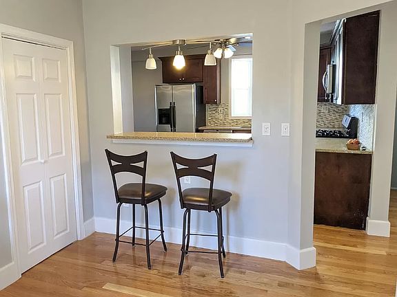 2nd image of 14 Bayview St #2