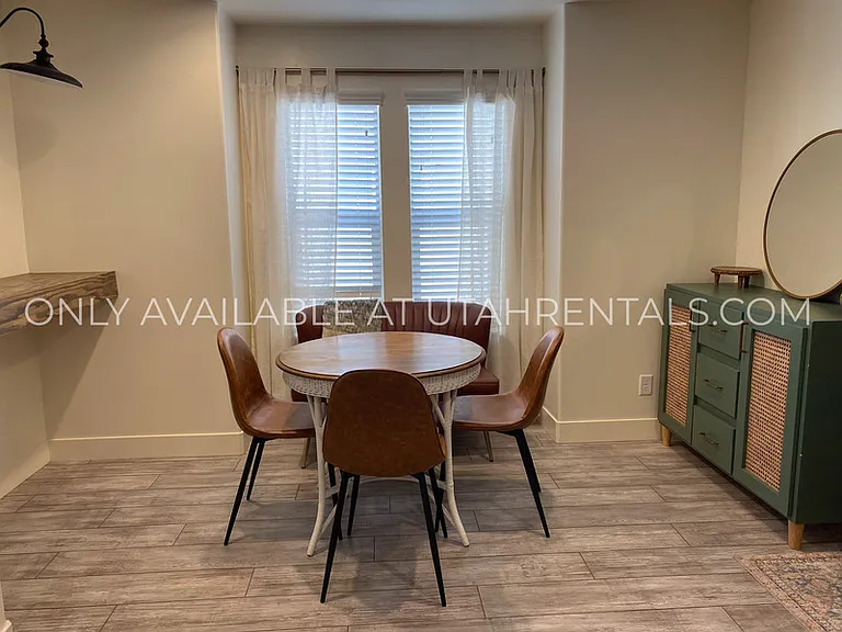 345 W Park View Ln — Photo 6
