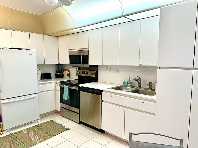 5001 Collins Ave #10G — Photo 6