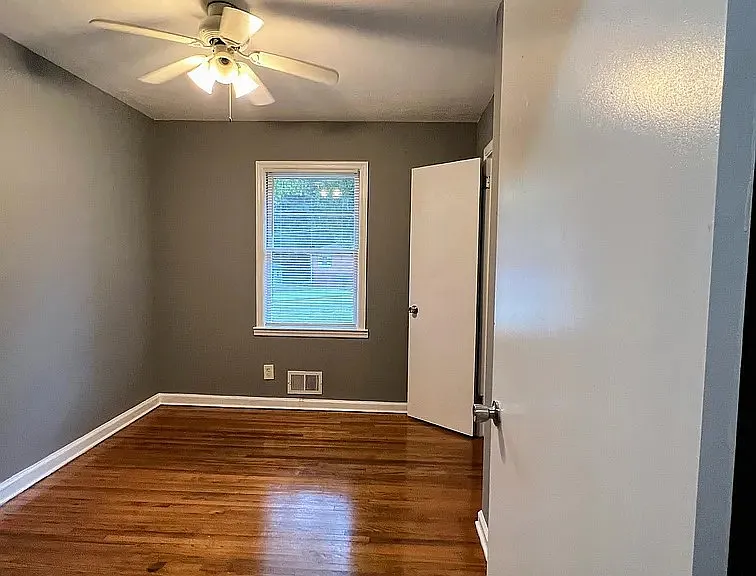 2884 Meadowview Dr SE — Photo 12