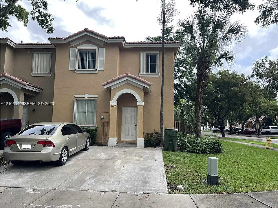 1489 SW 1st St
