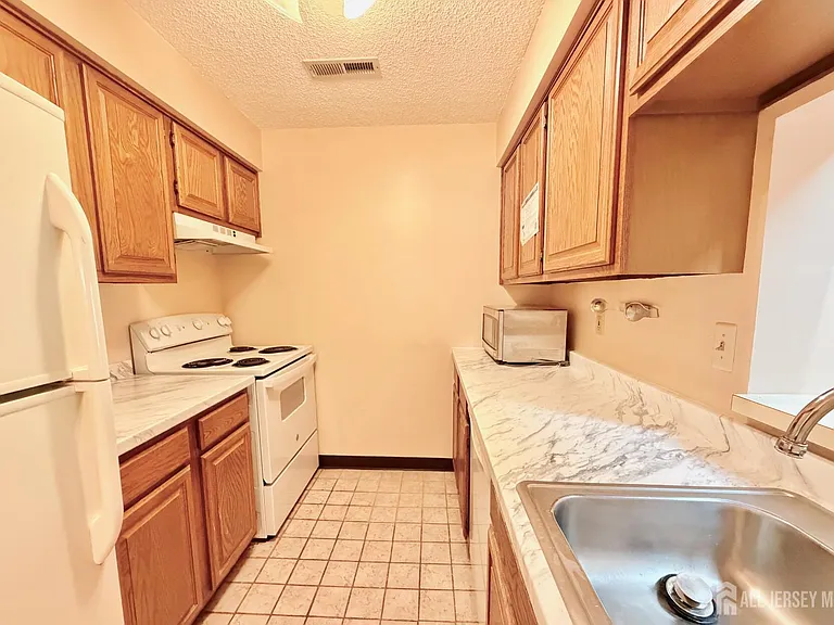 2310 Ravens Crest Dr — Photo 10