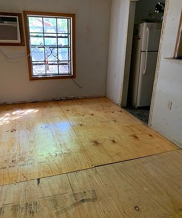 2nd image of 417 Huron St