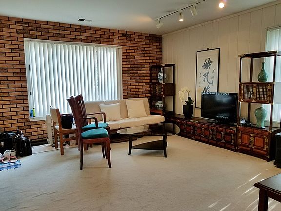 2nd image of 1121 Cove Dr