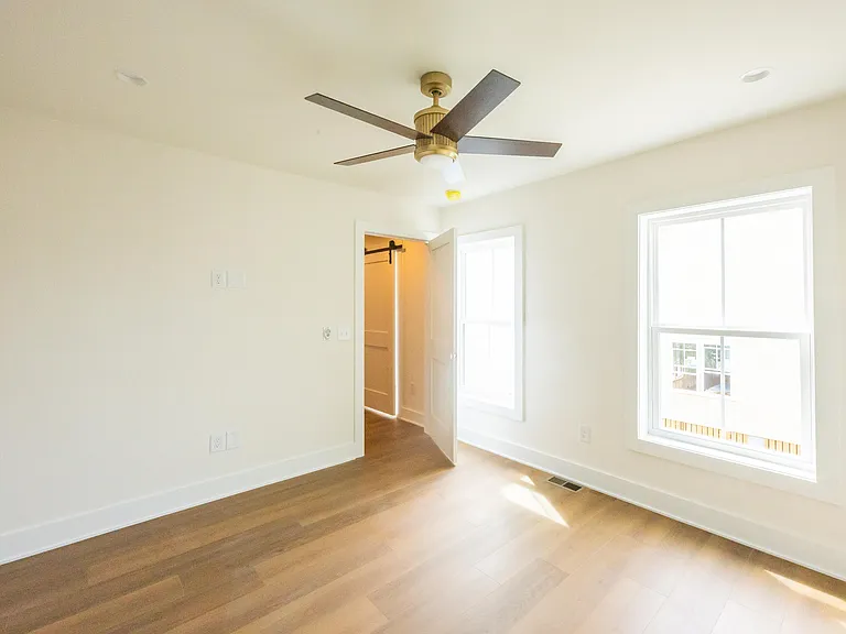 42 Cooper St #C — Photo 12