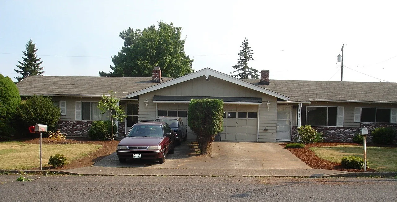 10517 NE 7th St photo 1