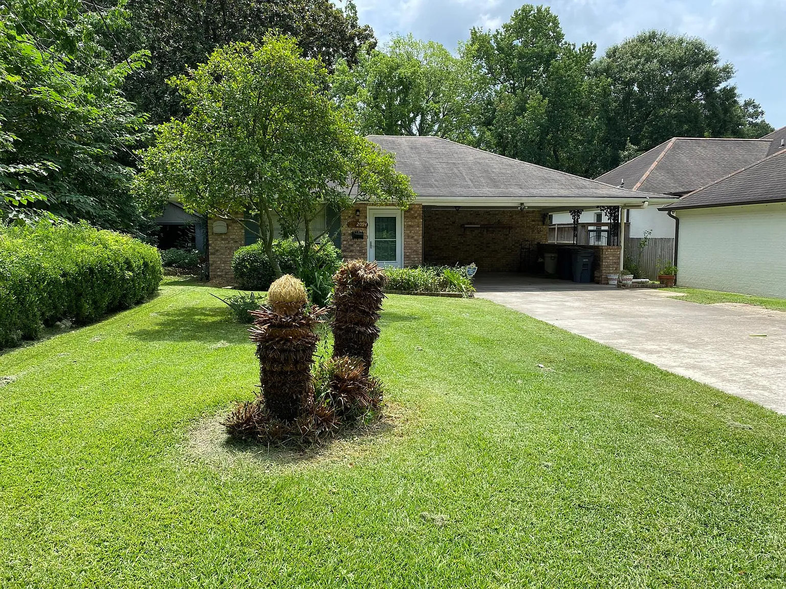 3 bed, 2016 sqft, $2,299 — Photo 2