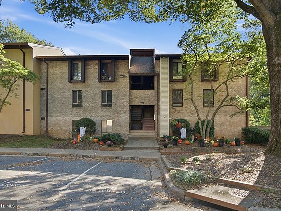 2nd image of 2245 Castle Rock Sq APT 11C