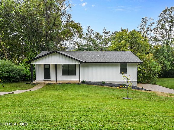 3rd image of 5101 Spring Valley Dr