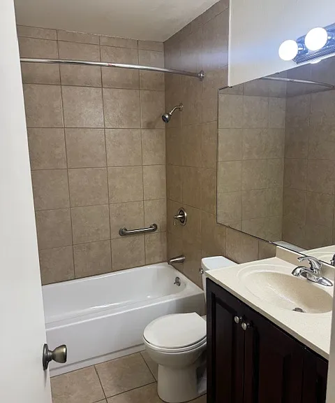Park Lane Apartments — Photo 17