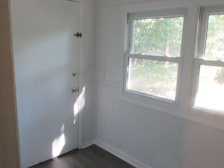 410 Dingle St — Photo 9