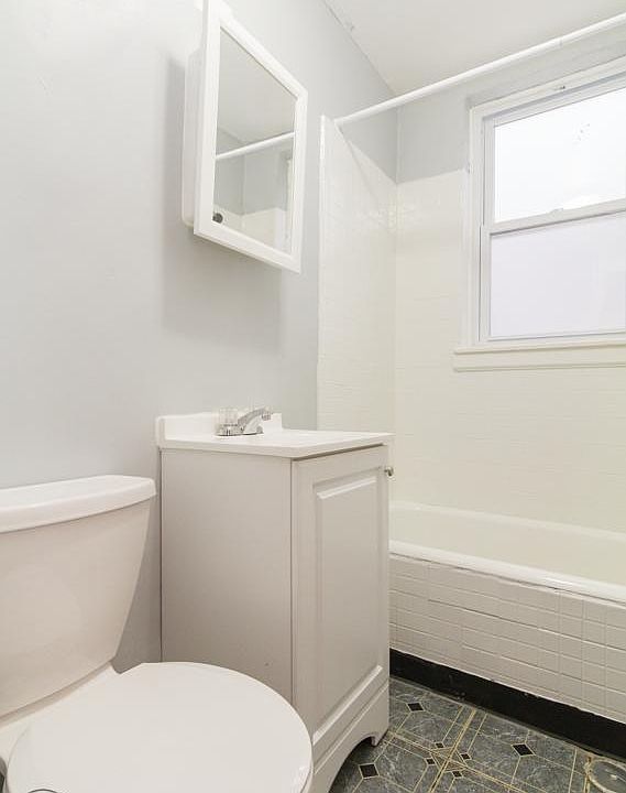 1st image of 5710 N Winthrop Ave #107MG